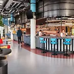 The Social Hub 3*