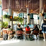 The Social Hub 3*