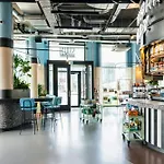 The Social Hub 3*