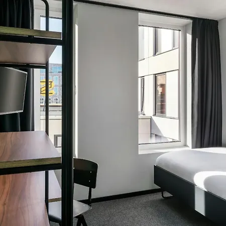 The Social Hub 4*