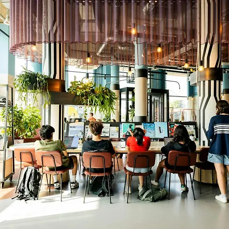 The Social Hub 3*