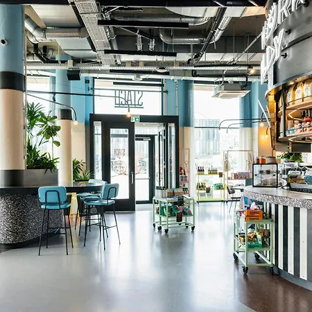 The Social Hub 3*