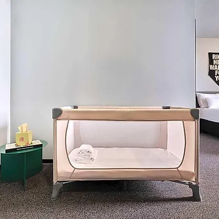 The Social Hub 4*